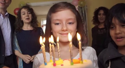 世界中がショックを受けた たった1分半で女の子の生活が 激変 する動画 1 3 ウレぴあ総研