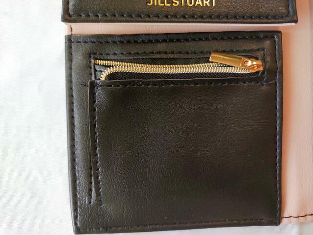 小銭入れにはチャック付き