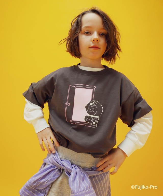【ドラえもん×グローバルワーク】「ヘビロッTEE半袖/キッズ」2,790円（カラー展開：オフホワイト/ひみつ道具 / チャコール/どこでもドア / サックス/アンキパン、サイズ：100-160cm）