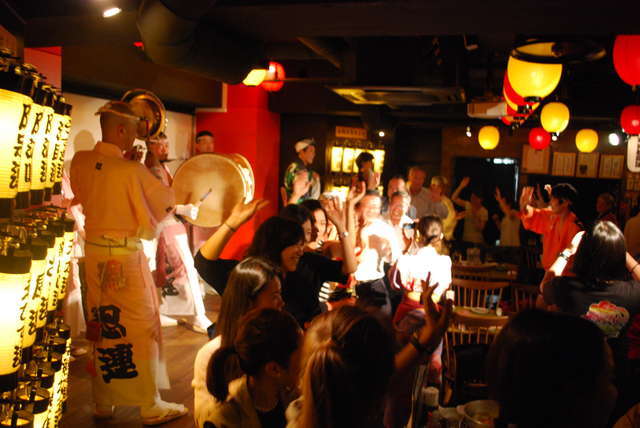 「阿波踊りが一年中楽しめる」新宿歌舞伎町の人気店