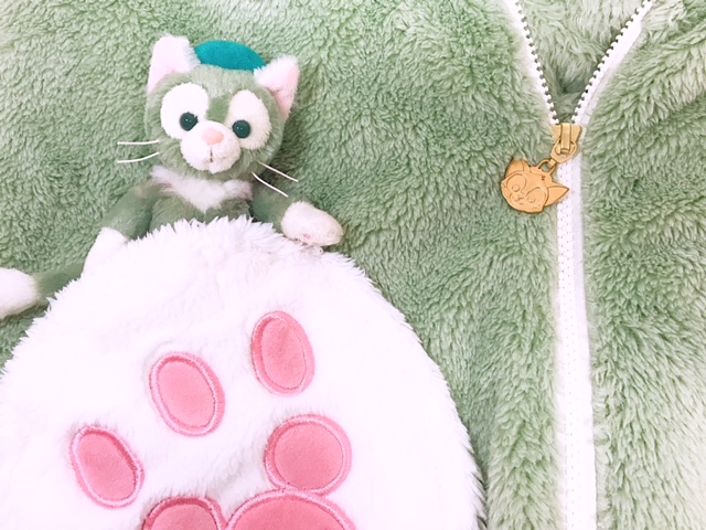 ポケットにぬいぐるみバッジ