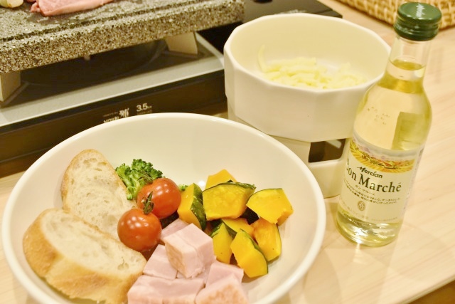 チーズフォンデュ作りにもチャレンジ！