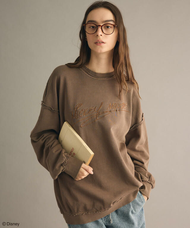 ヴィンテージライク刺繍スウェット ¥7,900|CRAFT STANDARD BOUTIQUE ディズニーコレクション