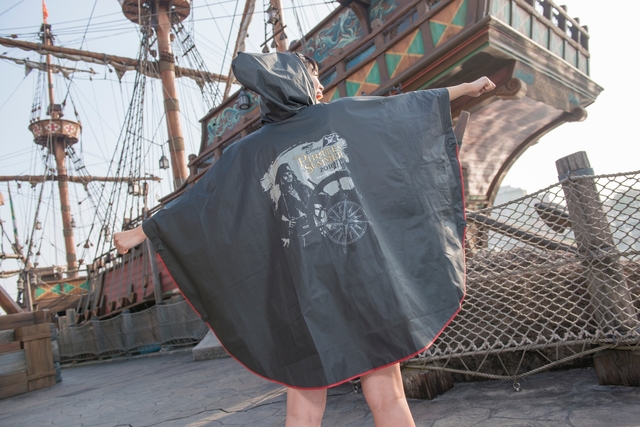 ポンチョ ¥1,500 ※フリーサイズ｜東京ディズニーシー「ディズニー・パイレーツ・サマー」2018年