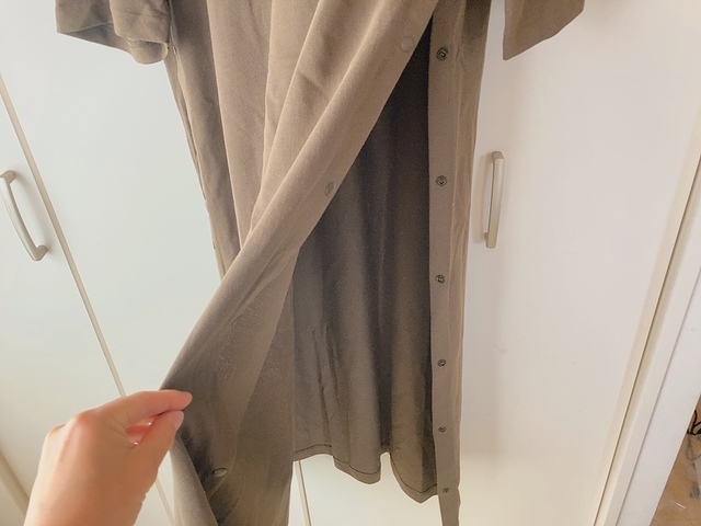 【UNIQLO U クレープコットンスナップワンピース(半袖)】スナップを閉じて普通のTシャツワンピのように着用したり…