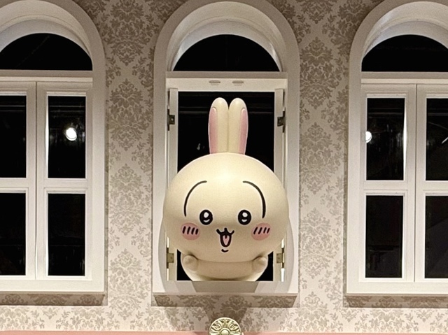 ちいかわの上部に注目！うさぎが遊びに来ています♪