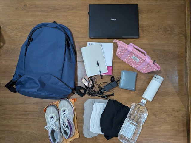 【ワークマン シューズ＆ヘルメットINデイパック】仕事道具とジム用品を収納！ノートPCや手帳類、お弁当グッズなどはフロントポケットに、ジム用品はすべてシューズポケットに入りました♪