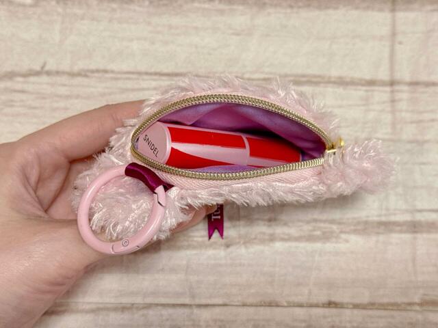 小さめサイズの口紅も収納可能！