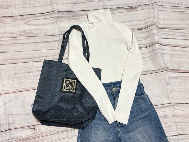 シンプルなカジュアルコーデもおしゃれに見える♪