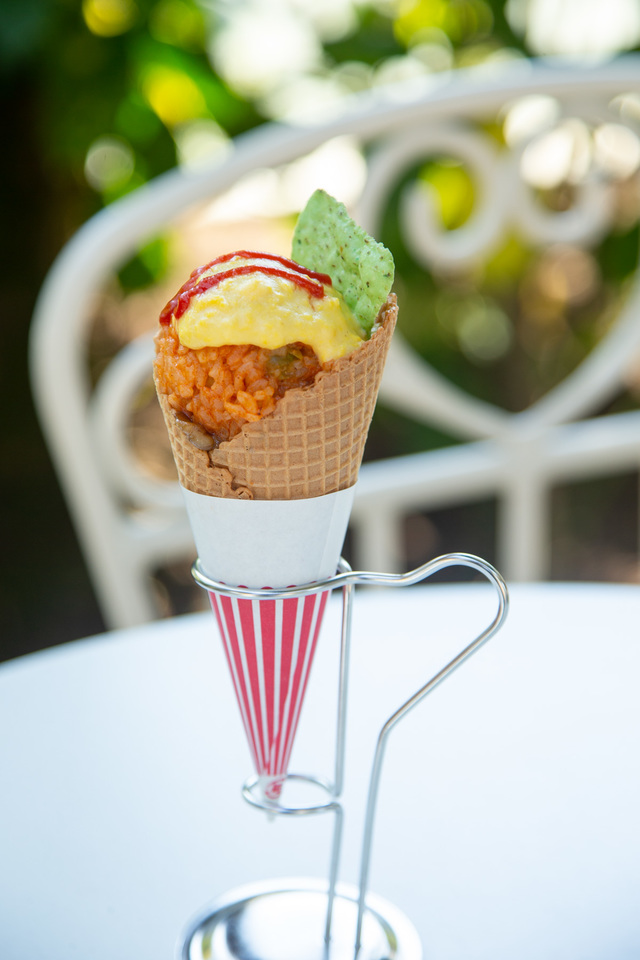 牛カルビコーン（オムライス）¥500