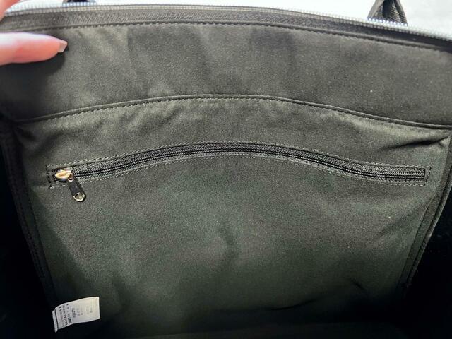 【ファッションセンターしまむら】メインの収納スペースにはファスナー付きのポケットも！