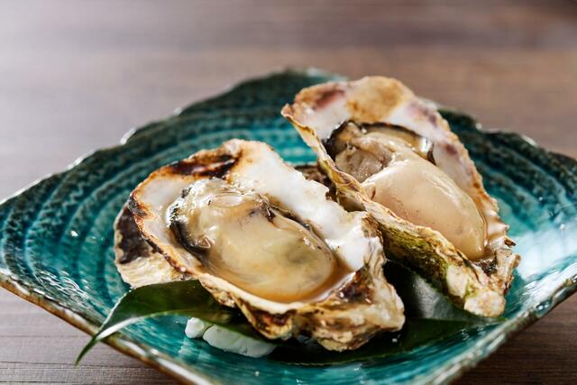 「焼牡蠣」＜期間：2025年10月7日～12月8日＞【紅ずわいや牡蠣、ホタテやうなぎも食べ放題！「カルビ一丁」で“焼肉”＆“海鮮”を食べ放題で楽しめる特別企画スタート！】