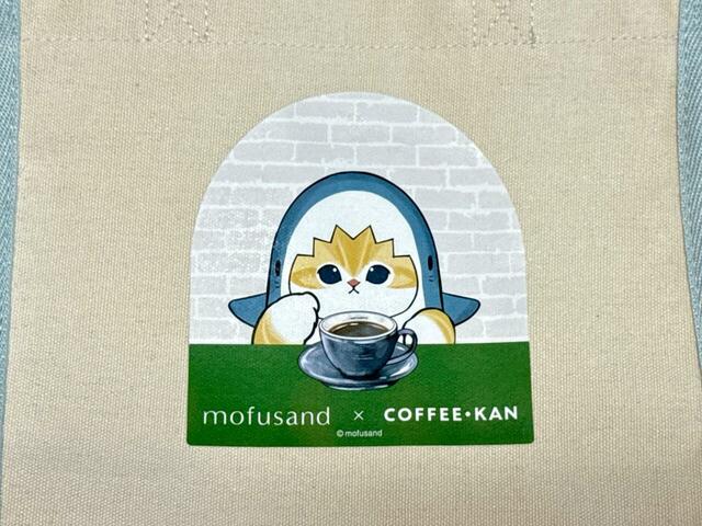 【mofusand×珈琲館 サマーバッグ/キャンバスバッグ】フロントにサメにゃんのアートプリント入り!