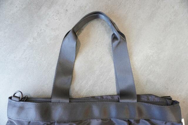 持ち手が長いので、肩掛けできる