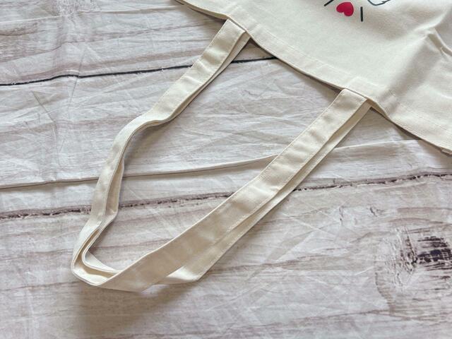 持ち手は長めなので肩がけも楽々できます