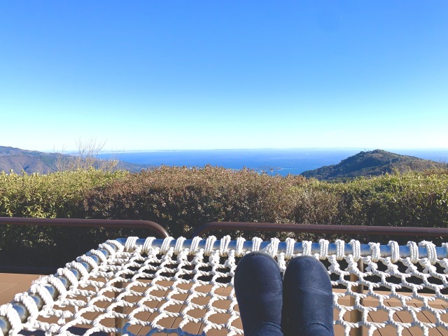 デッキで寝転がって空を眺められる