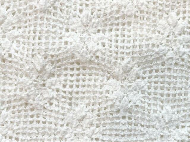 【niko and … レースジャガードプルオーバー】さりげなくお花の刺繍が散りばめられています♪