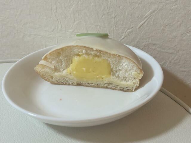 【クリスピー・クリームドーナツ×映画『ザ・スーパーマリオギャラクシー・ムービー　ヨッシーカスタードエッグ】中にはミルク入りのカスタードクリームが入っています