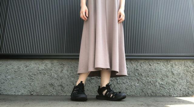 【ワークマン フィールドサンダルアドバンス】スカートでもカジュアルに履ける