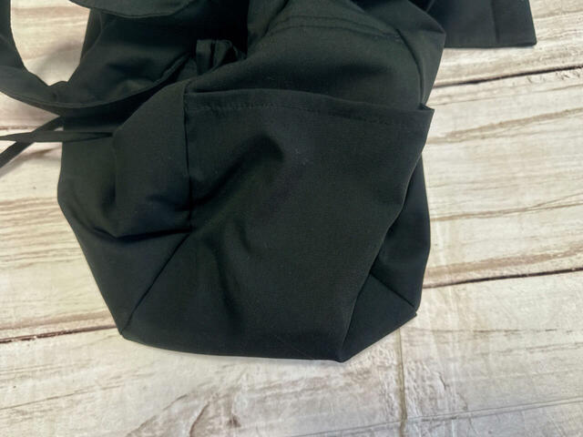外側の両サイドにポケット付き！